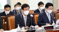 [포토] 국회 출석한 진영 행정안전부 장관