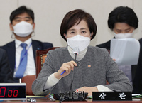 [포토] 답변하는 유은혜 사회부총리