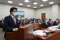 [포토] 인사말 하는 조명래 환경부장관 