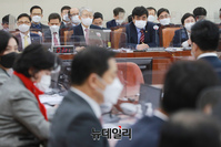 [포토] 답변하는 한상혁 방송통신위원회 위원장