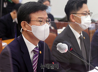 [포토] 답변하는 문성혁 해양수산부 장관