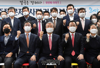 [포토] 유승민 전 의원의 사무소 '희망22' 개소식