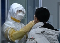 [포토] 코로나19 신규 확진자 223명…사흘 연속 200명대