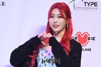 [포토] 강렬한 레드헤어로 포인트 준 모모랜드 제인