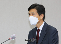 [포토] 국회 출석한 최윤호 청와대 대통령경호처 차장