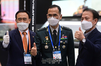 [포토] 방위산업전시회 찾은 남영신 육군참모총장