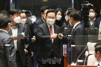 [포토] 의원총회 참석하는 주호영 국민의힘 원내대표