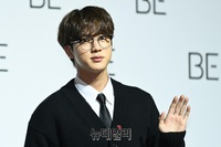 [포토]  BTS 진, 훈남미 돋보이는 지적인 외모