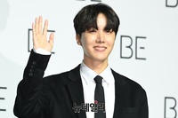 [포토] BTS 제이홉, 반가운 손인사