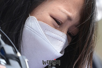 [포토] 진정 입장문 읽으며 눈물흘리는 북한피격 공무원 유족