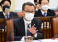 [포토] 답변하는 황서종 인사혁신처장