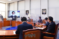 [포토] 화상으로 최고위 참석한 이낙연 대표