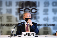 [포토] 답변하는 김종인 국민의힘 비상대책위원장