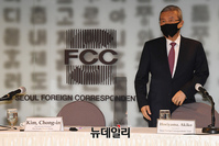 [포토] 입장하는 김종인 비대위원장