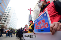 [포토] 민주당 서울시당 앞 집회 갖는 민노총