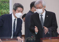 [포토] 입장하는 이인영 통일부 장관과 이태호 외교부 2차관