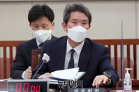 [포토] 의원들의 질문에 답하는 이인영 통일부 장관