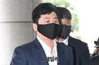 [포토] '원정도박 혐의' 선고공판 출석하는 양현석