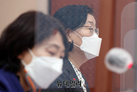 [포토] 국회 출석한 이정옥 여성가족부 장관