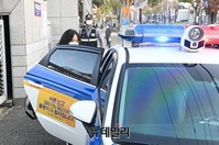 [포토] 지각위기 수험생, 경찰차 타고 급히 이동