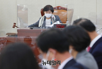 [포토] 의사진행 하는 서영교 위원장