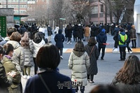 [포토] 수험생 기다리는 학부모