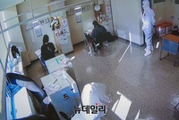 [포토] 서울의료원서 시험 치르는 코로나 확진 수험생들