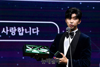 [포토] 수상소감 밝히는 '트롯 히어로' 임영웅