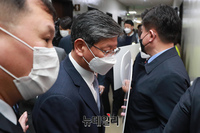 [포토] 법안심사 소위 출석하는 이용구 법무부 차관