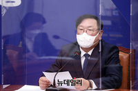 [포토] 발언하는 김태년 더불어민주당 원내대표