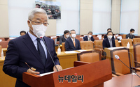 [포토] 국회 출석한 송선태 5.18민주화운동 진상규명조사위원장