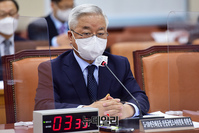 [포토] 답변하는 송선태 위원장