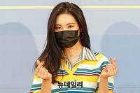 [포토] 상큼한 손하트 날리는 선미