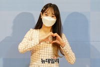[포토] 이달의 소녀 츄 "양손하트 받으세요"