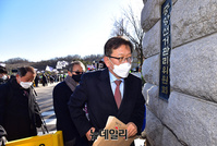 [포토] 4.15총선 중앙선관위 서버 현장검증 입장하는 법률대리인단