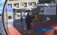 [포토] 구로구 병원 21명 집단감염..통제된 병원 입구