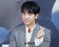 [포토] 타이틀곡 '잘할게'로 5년 만에 컴백한 가수 이승기