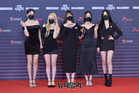 [포토] 여자친구, 블랙마스크로 통일