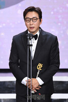 [포토] SBS연예대상, 신스틸러상 수상한 탁재훈 "그냥 숟가락만 얹었다"