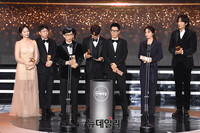 [포토] 런닝맨, SBS연예대상 골든콘테츠상 수상