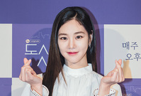 [포토] 배우 한지은 "달콤한 로맨스 기대하세요" 