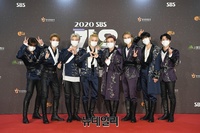 [포토] 자체발광 비주얼 뽐내는 스트레이키즈