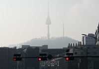 [포토] 수도권 초미세먼지 ‘나쁨’ 단계..뿌옇게 보이는 남산타워