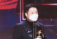 [포토] 김구라, MBC방송연예대상 '올해의 예능인상' 수상 