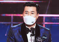 [포토] 김종민, MBC방송연예대상 우수상 수상