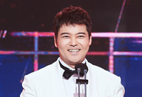 [포토] MBC방송연예대상 전현무, 올해의예능인상 수상