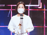 [포토] 정선희, MBC방송연예대상 라디오최우수상 수상