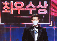 [포토] 성훈, 버라이어티 부문 최우수상 수상