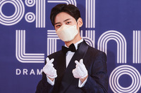 [포토] 이진혁 "하트 받으세요"