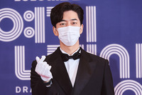 [포토] 완벽한 수트핏 뽐내는 배우 신성록